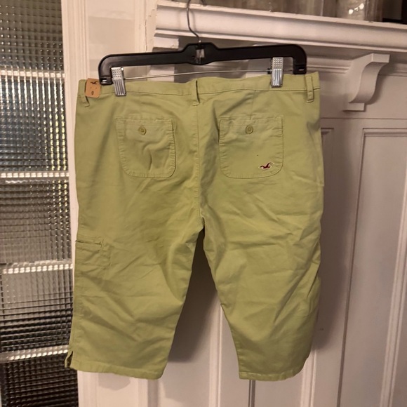 Hollister Juniors low rise Green shorts/capri pants, Sz 9 NWT - Picture 2 of 12
